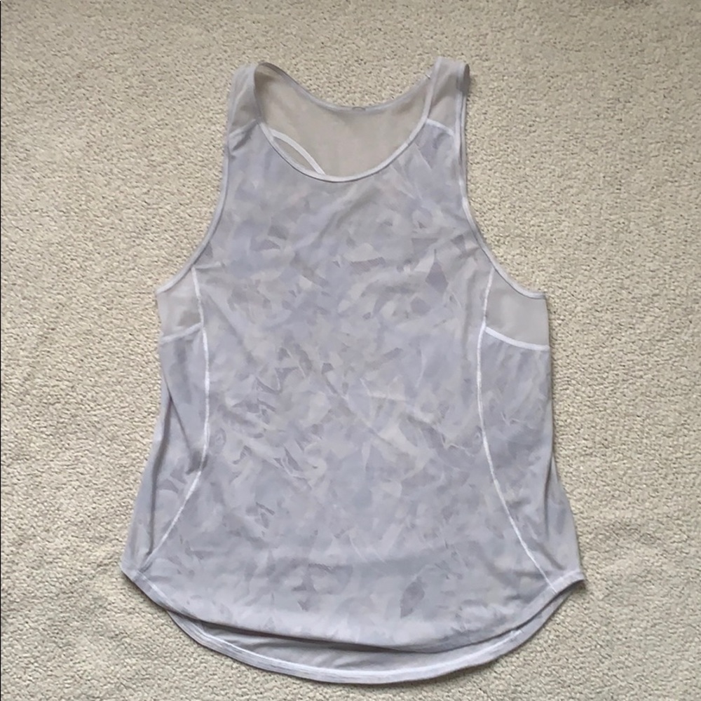 Lululemon Sculpt II tank.